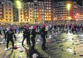 Varios dispositivos policiales recientes, como el del partido de Copa del Athletic, han colocado a la Ertzaintza en el foco del debate.