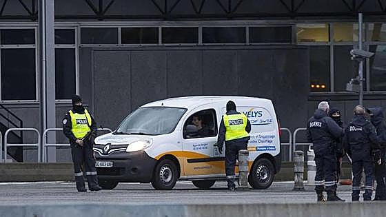 Detienen a dos polacos con 100 kilos de cannabis, por orden de un tal 'Tom Cruise', tras cruzar la muga