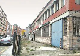 La fábrica permanece sin actividad desde que se produjera el traslado de su ocupación a otro lugar.