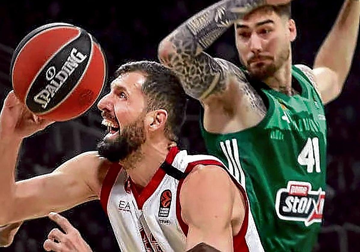 Mirotic avanza hacia el aro tras superar a Juancho Hernangómez.
