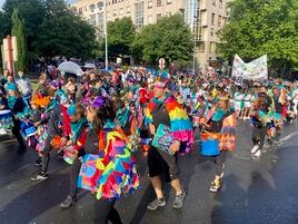 Bajada de cuadrillas en las fiestas de Leioa.