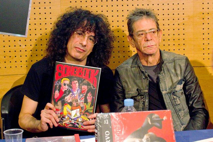 El dibujante Joaquín Ladrón con Lou Reed.