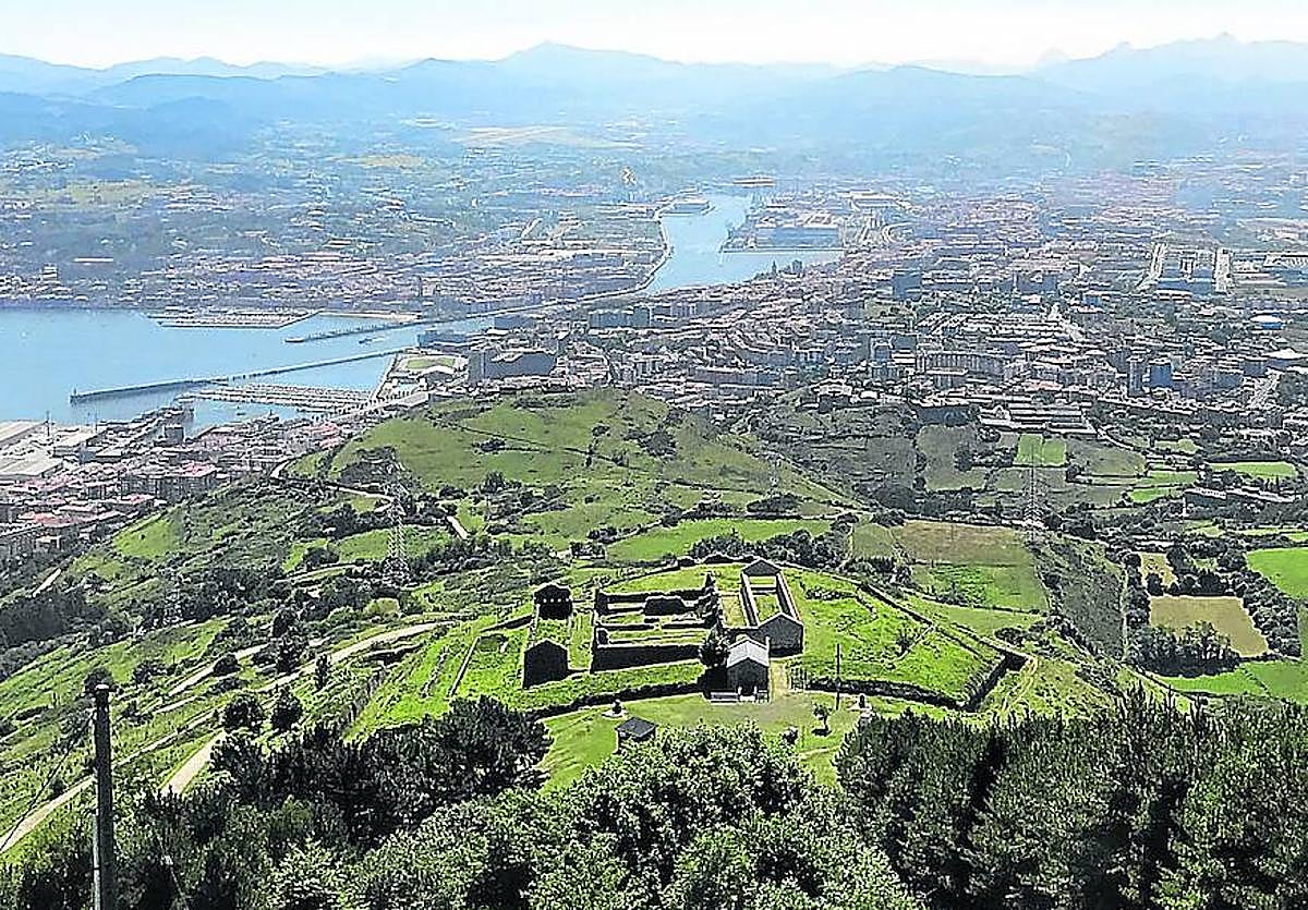 La cima del Serantes ofrece una vista magnífica.