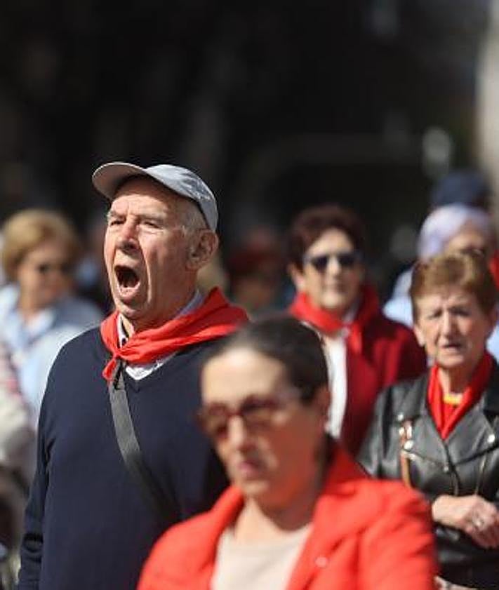 Imagen secundaria 2 - Miles de ciudadanos toman la Gran Vía de Bilbao en defensa de la sanidad pública