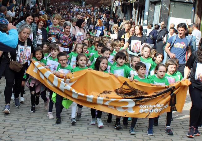 La población infantil recorrió incansable las calles de la villa, en un ambiente inmejorable.