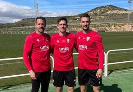 Asier Goti, Aitor Seguín y Lander Yurrebaso después de un entrenamiento con la UD Logroñés.