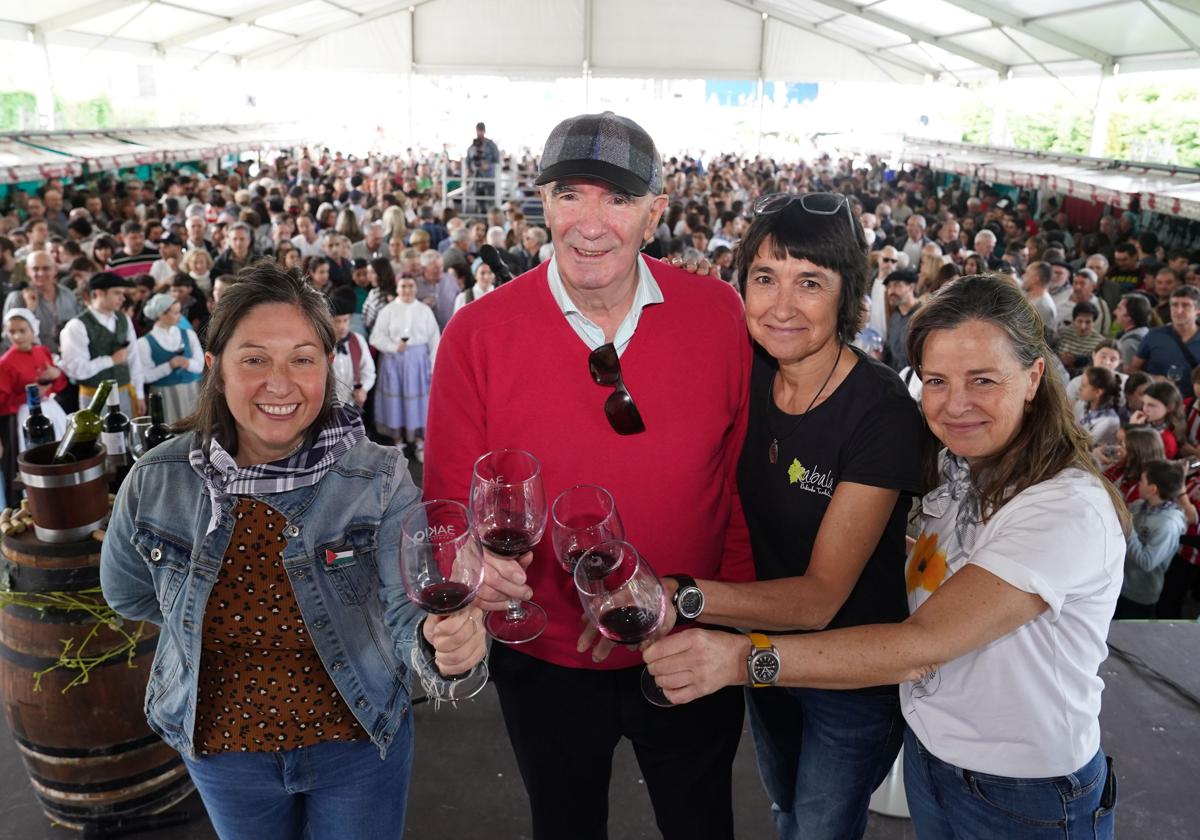 Iribar apadrina la nueva cosecha de txakoli: «Es una bebida que entra muy bien»