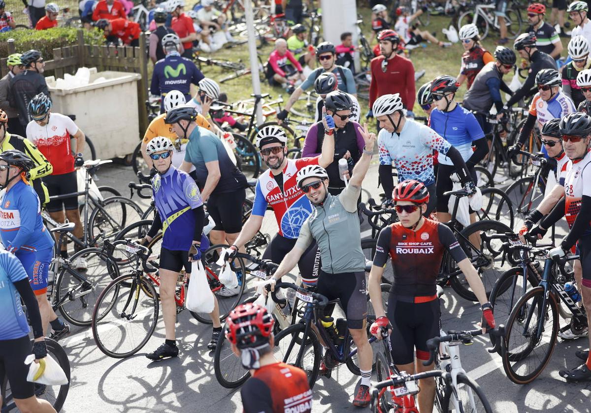 La Bilbao-Bilbao, una multitudinaria fiesta cicloturista