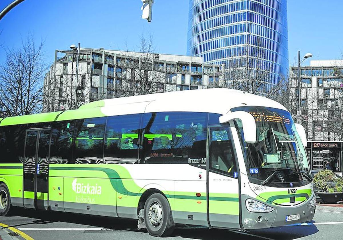 Las diferentes unidades de Bizkaibus completan cada día más de 100.000 viajes y 89.000 kilómetros diarios.