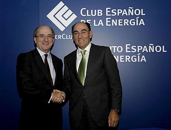 Iberdrola declara la guerra total a Repsol y le demanda por competencia desleal
