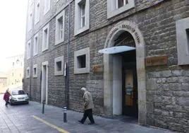 El centro de salud actual se encuentra en la calle Correría.