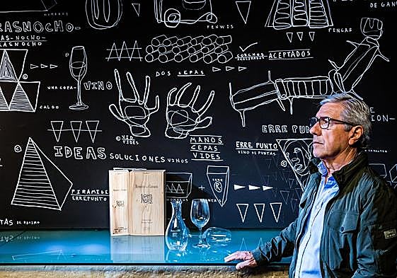 Fernando Remírez de Ganuza, retratado en 2019 en la bodega de Samaniego.