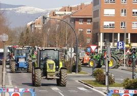 Los tractores vuelven este martes a circular por Vitoria.