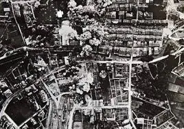 Imagen del bombardeo de Durango desde un avión italiano.