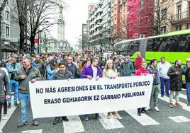 Los trabajadores de Bizkaibus protagonizaron ayer un paro de 24 horas para exigir medidas contra «el aumento de agresiones».