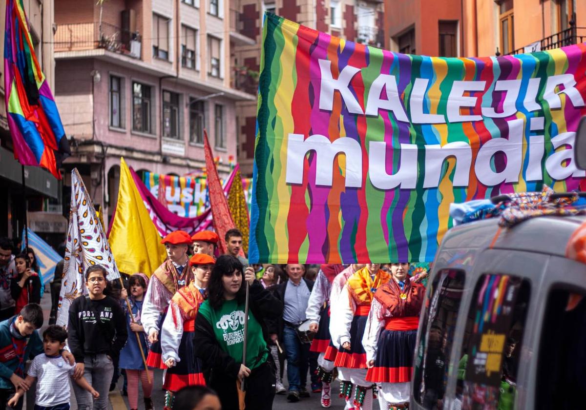 Imagen de la celebración ppor las calles de Sestao en años anteriores.