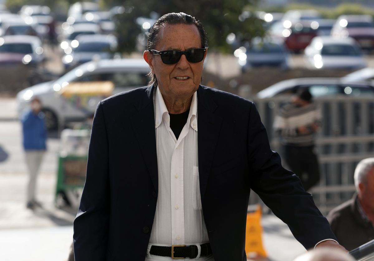 Julián Muñoz.