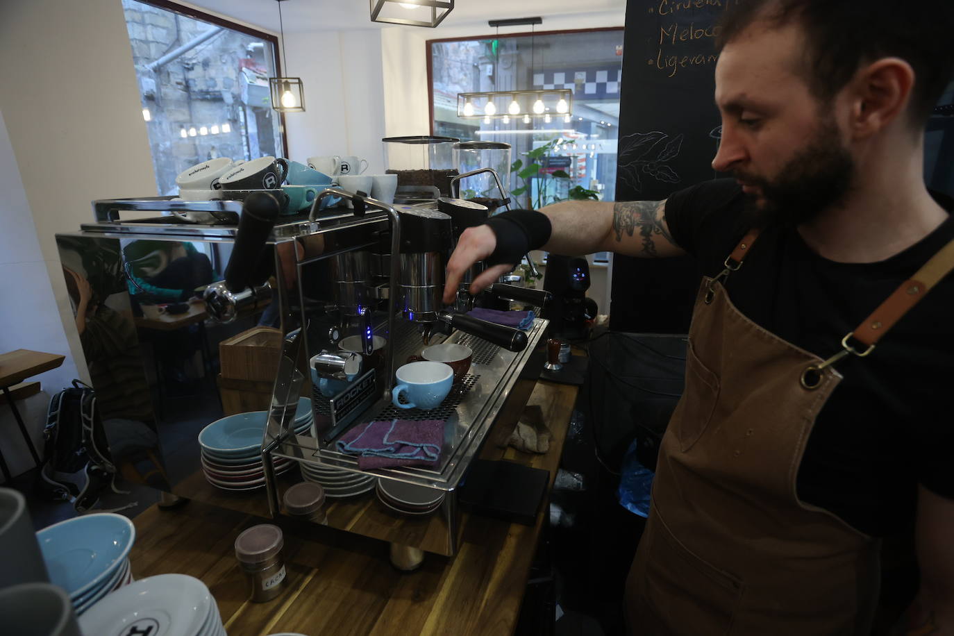 Café de especialidad y desayunos caseros: así es la cafetería soñada de Natxo en Bilbao
