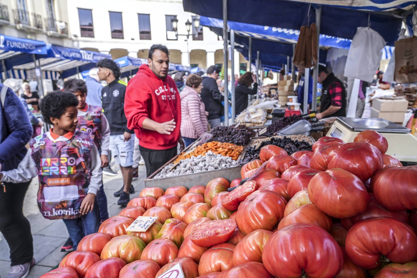 La Feria de Viernes de Dolores en Llodio, en imágenes