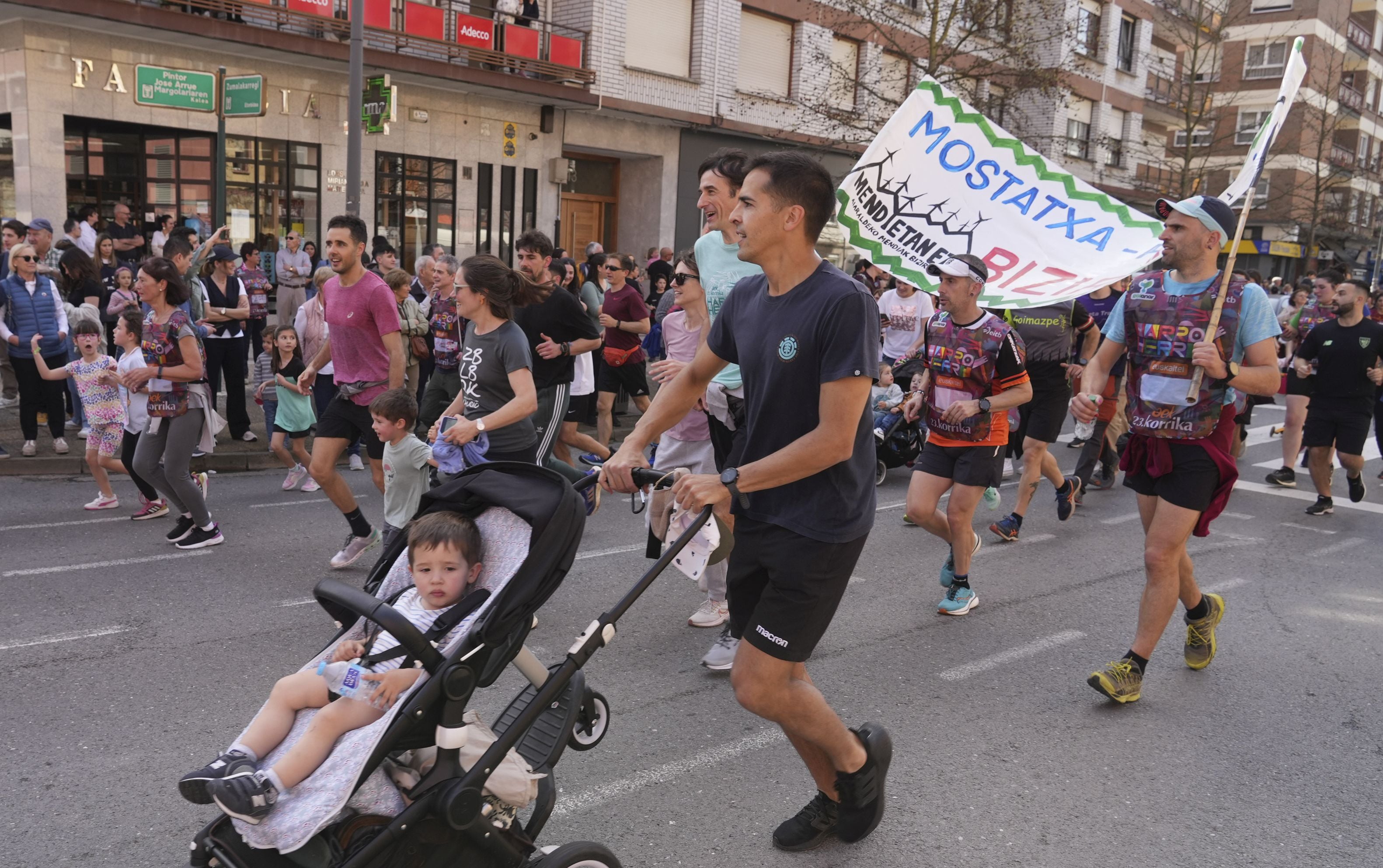 Las imágenes de la Korrika en Llodio