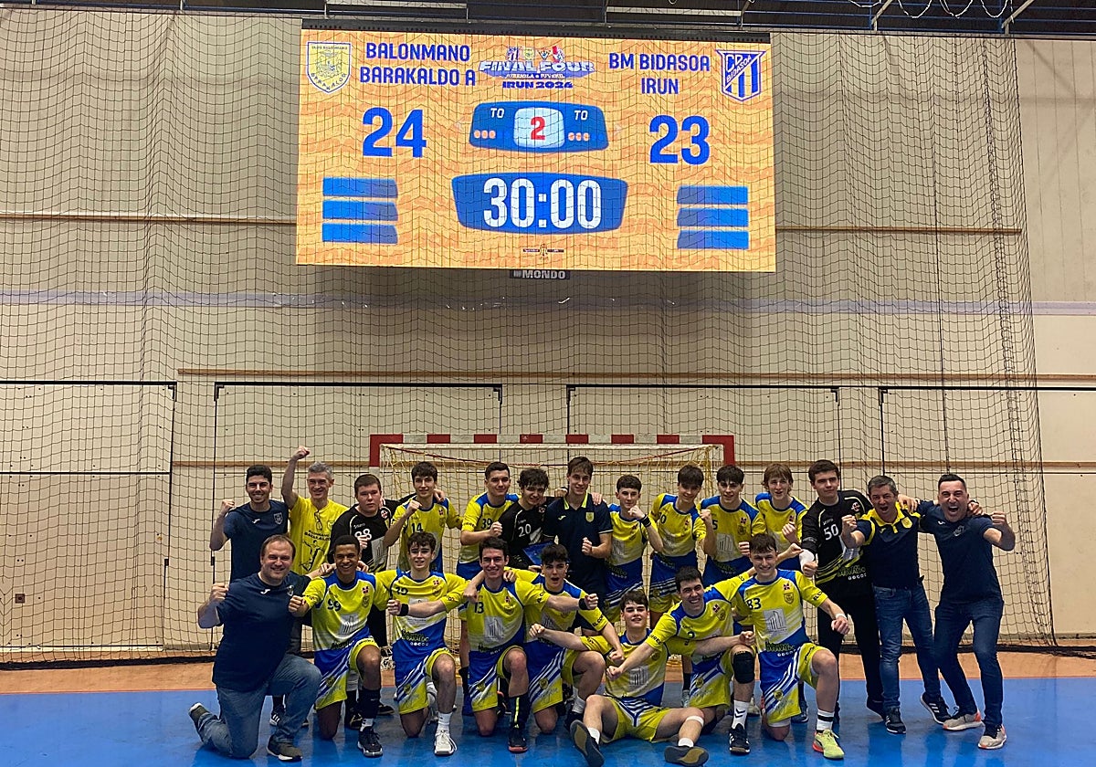 El Juvenil del Club Balonmano Barakaldo celebra su Campeonato de Euskadi.