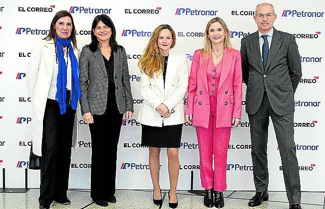 Rocío Fernández, Amaia Ruiz, Ainara Herce, Enara Venturini y Adolfo Rey.