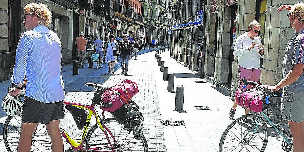 La presencia de turistas por el Casco Viejo se ha convertido en una estampa diaria.