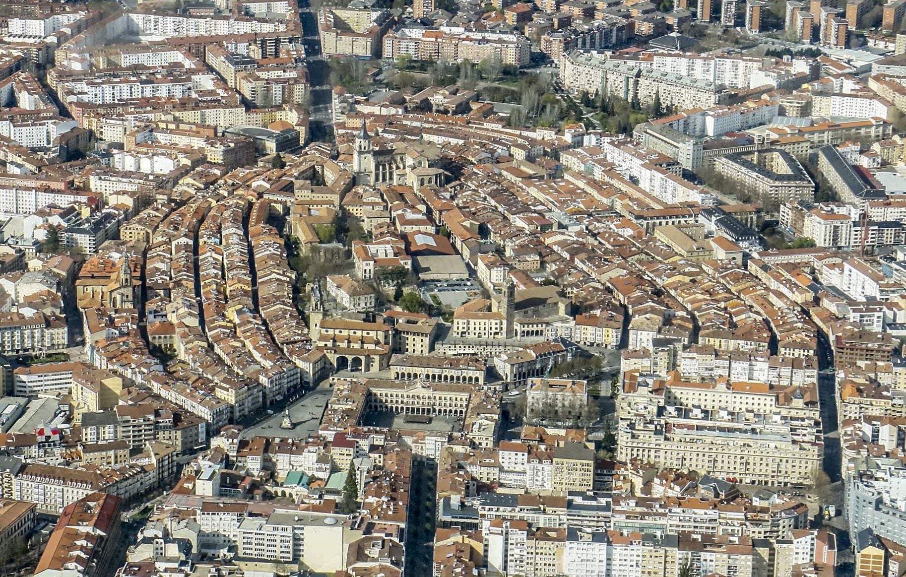 Vista aérrea del Casco Viejo de Vitoria, donde se levantan 825 edificios.