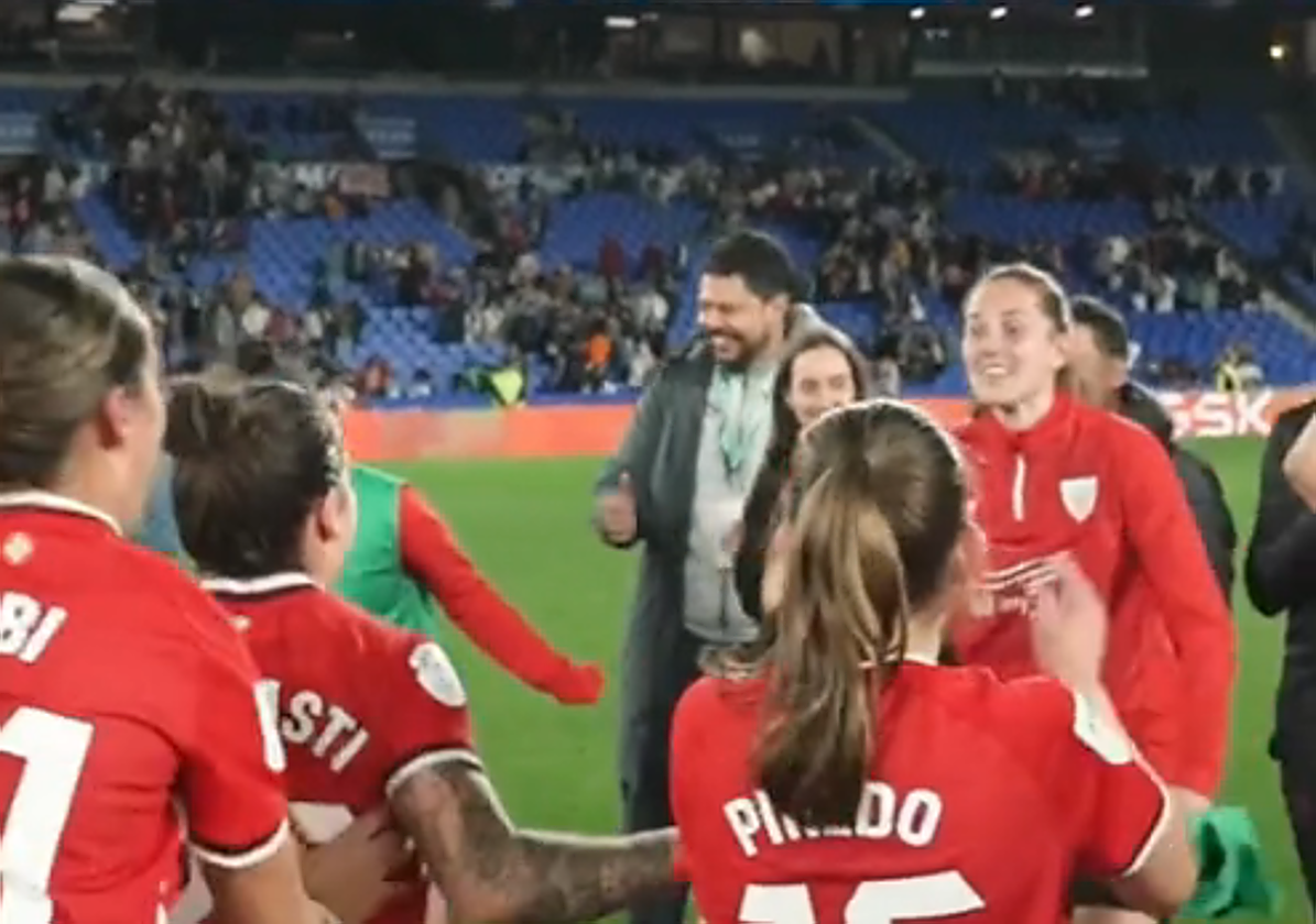 La eufórica celebración del Athletic femenino tras la victoria en el derbi ante la Real: «¡Martes libre!»