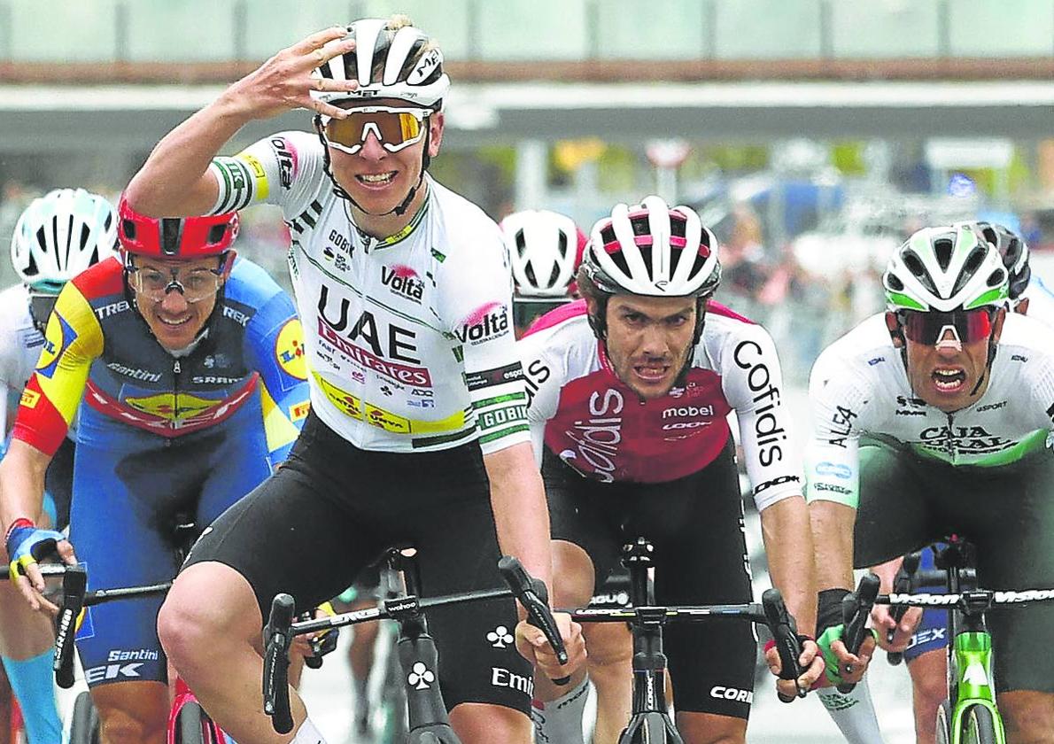 Tadej Pogacar celebra en Barcelona su cuarto triunfo de etapa en la Volta a Catalunya.