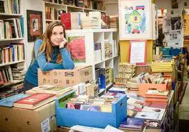 La librería «mágica» de Bilbao con todos los libros a 3 euros. En la imagen, Gerarda Porrúa, encargada de Libu.