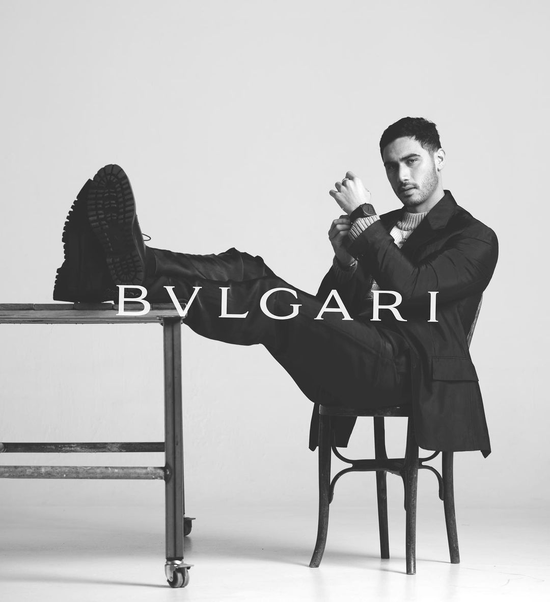 El actor mexicano Alejandro Speitzer posa para Bulgari.