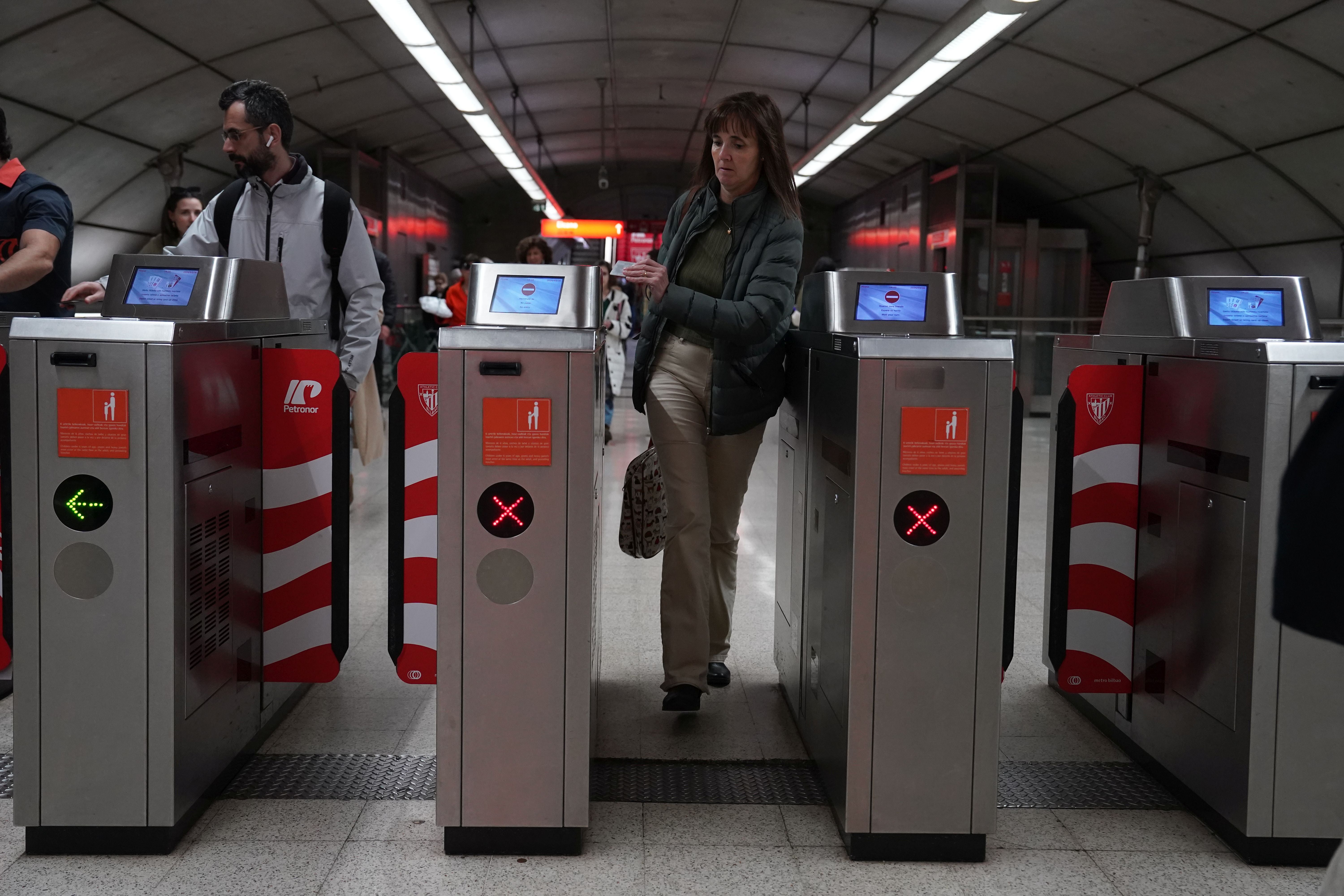 La estación de metro de Moyua, una réplica de San Mamés