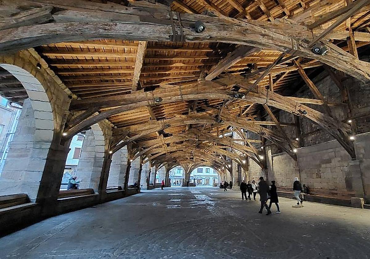 El pórtico de Santa María presenta un nuevo aspecto lumínico.