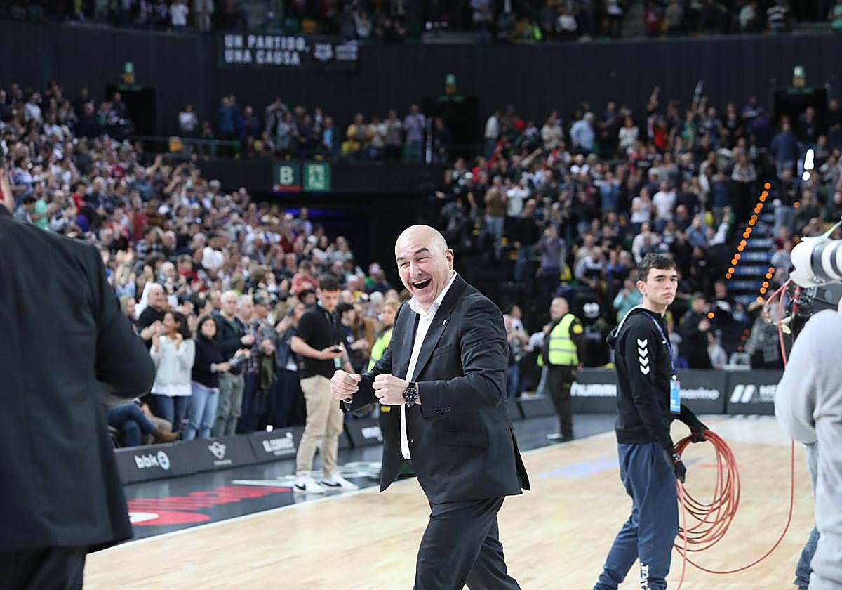 Jaume Ponsarnau, feliz tras ganar al Baskonia el domingo.