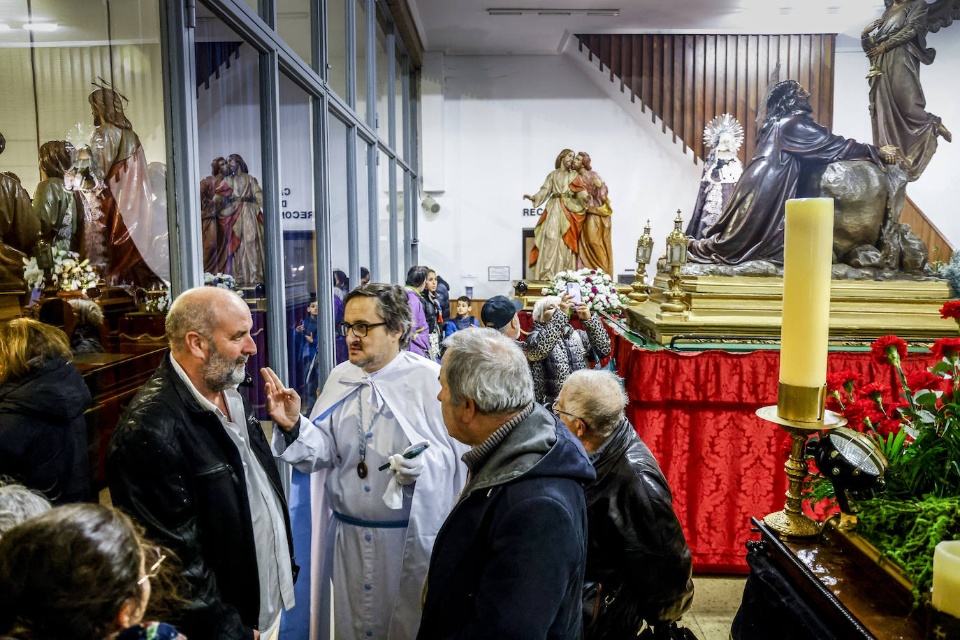 En imágenes: La lluvia obliga a suspender en Vitoria la Procesión del Silencio