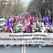 Manifestación durante la última huelga del sector público vasco.