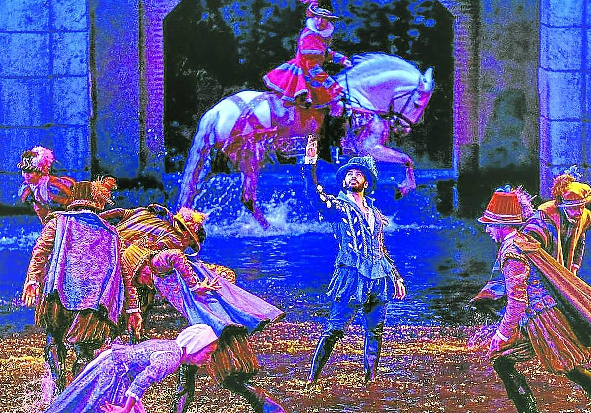 La puesta en escena, las actuaciones y la música hacen de la experiencia algo inolvidable.