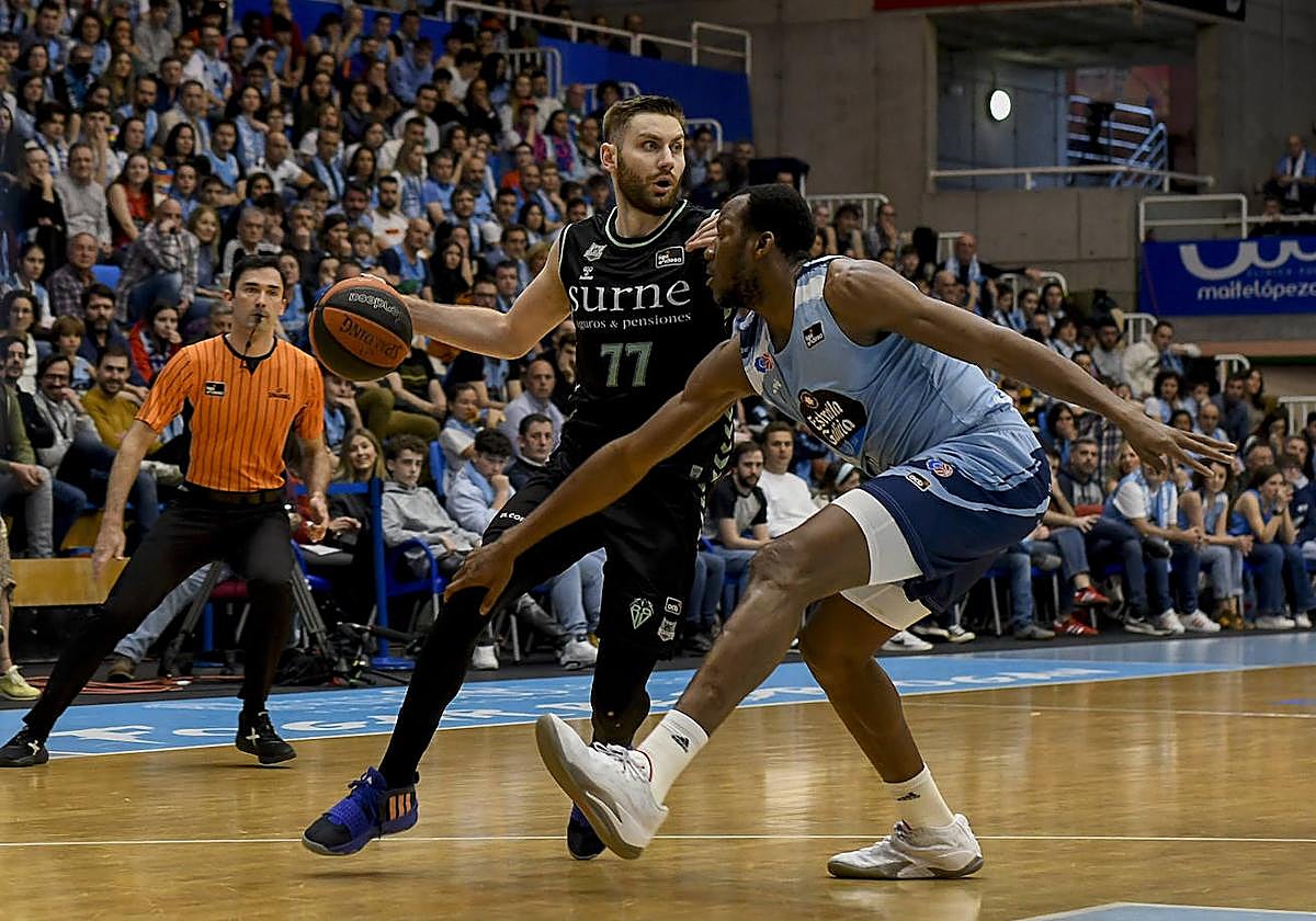 Kullamae dirige un ataque del Surne en Lugo.