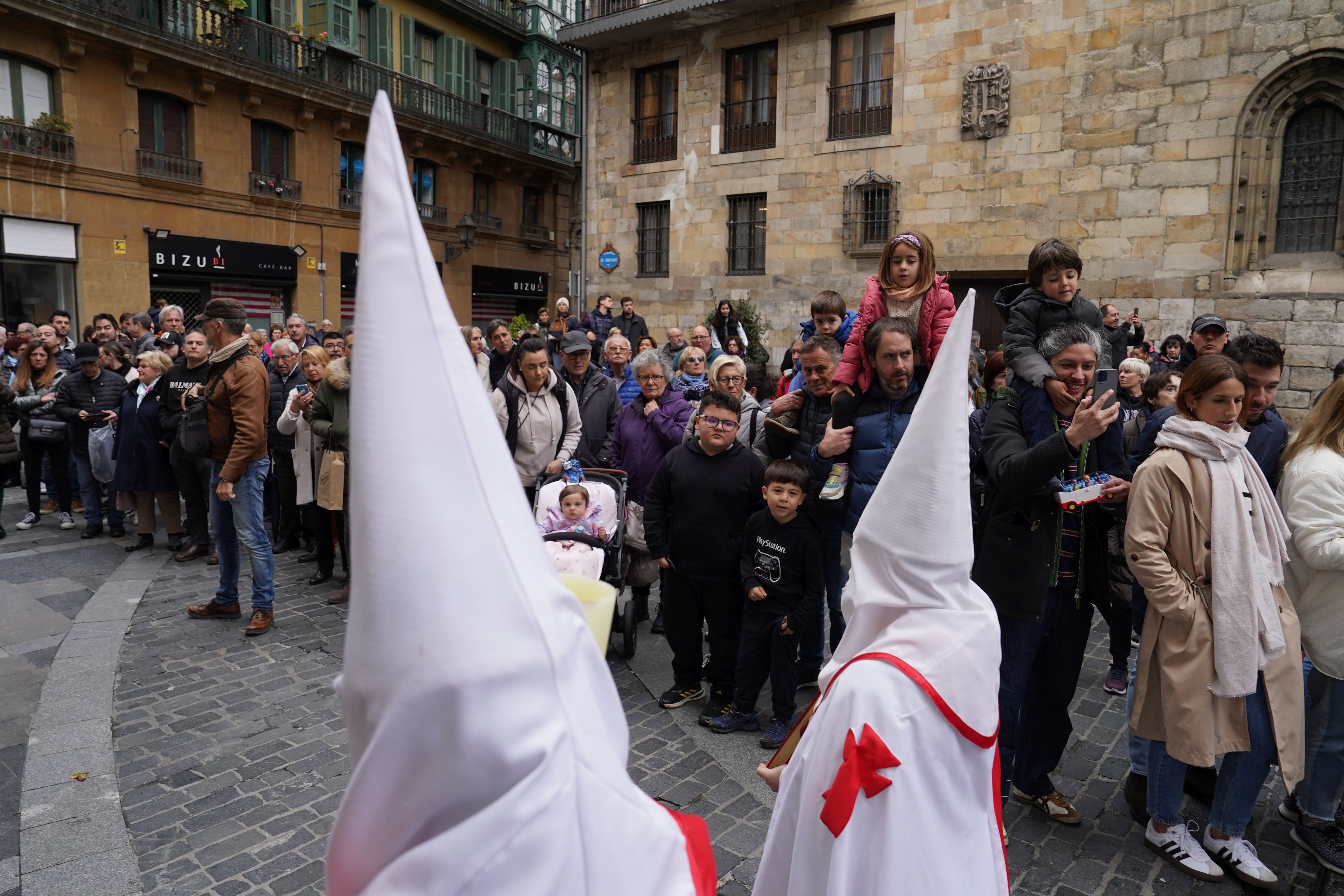 La Procesión de la Luz y la Resurreción despide la Semana Santa