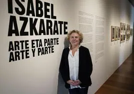 Isabel Azkarate argazkilaria, 'Arte eta parte' erakusketan.