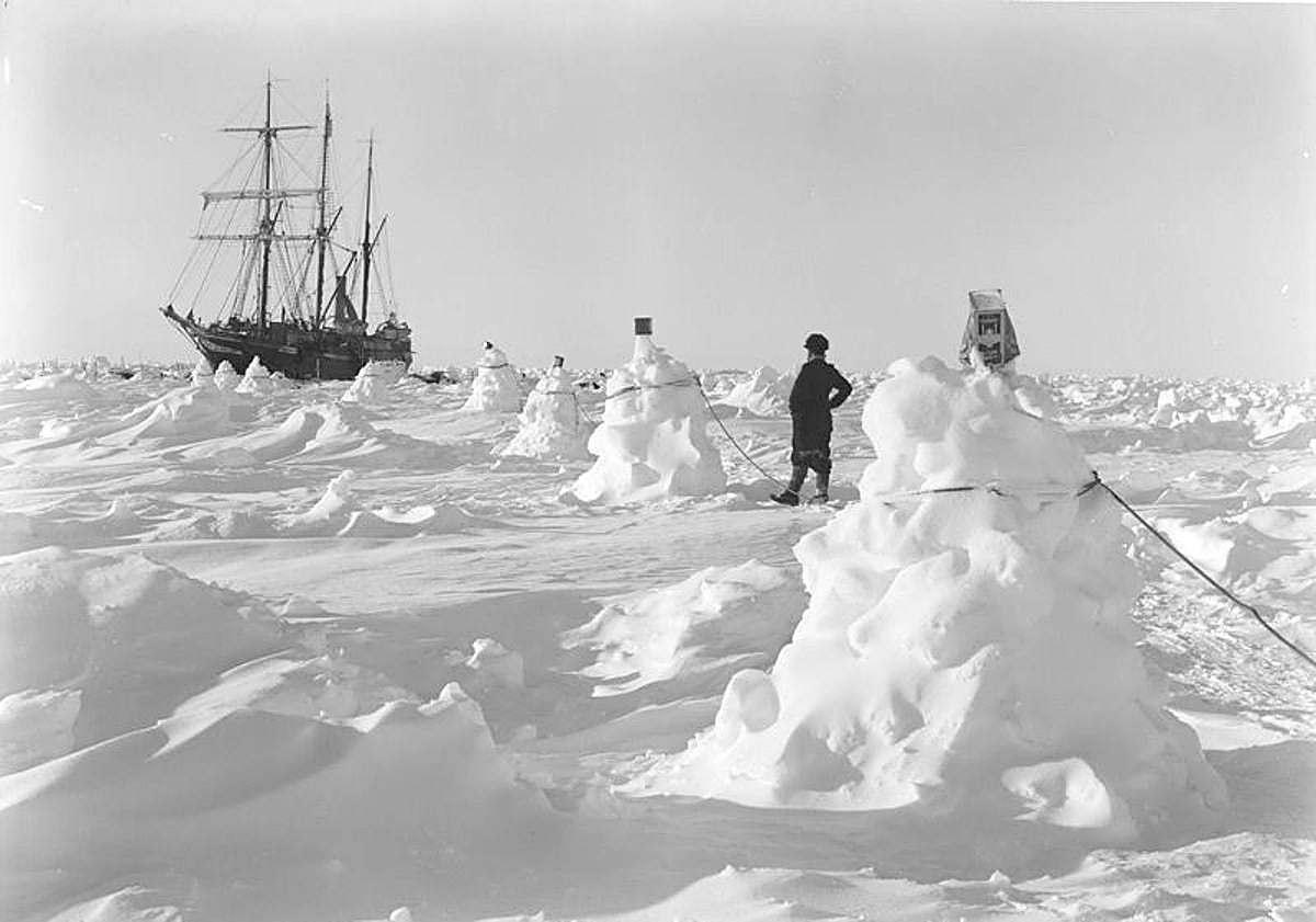 Imagen principal - Las fotografías fueron captadas por el australiano Frank Hurley, embarcado en la expedición
