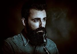 El vapeo también daña la salud, pero la ciencia le reconoce ahora capacidad para ayudar a abandonar el tabaco.