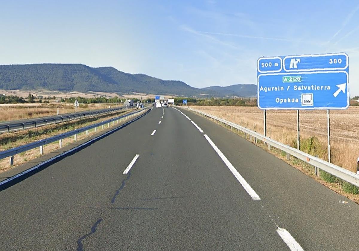 La autovía A-1, cortada al tráfico en Salvatierra para cambiar las señales