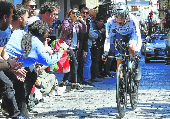 Pello Bilbao, durante la crono que dio arranque a la Vuelta al País Vasco.