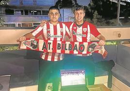 Alex y Jon vieron el partido de cuartos contra el Barcelona en el gigante asiático.