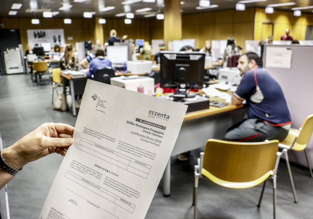 Oficinas de la Hacienda foral durante una campaña de la Renta anterior