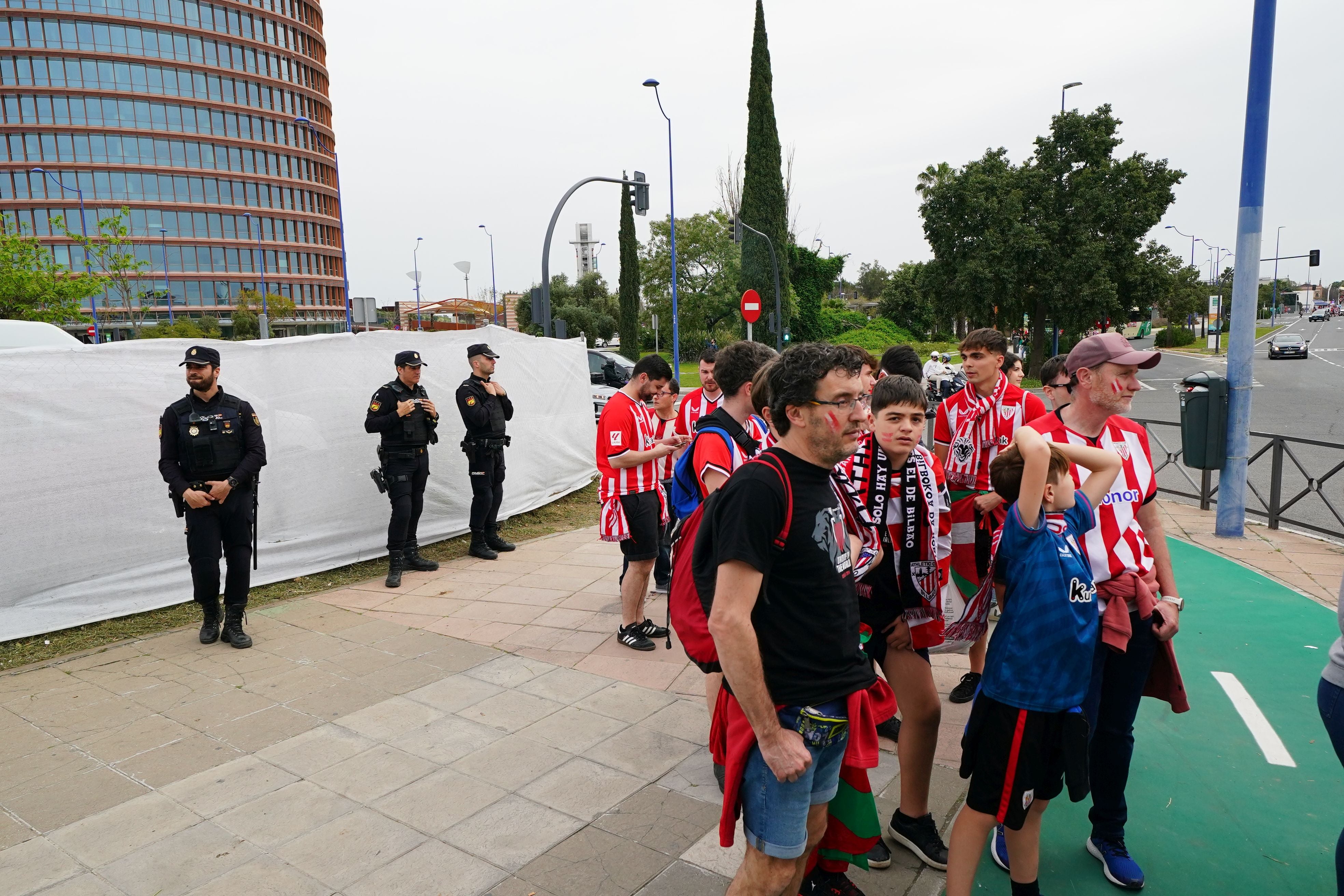 Las fotos de la final: la afición se vuelca con el Athletic en Sevilla