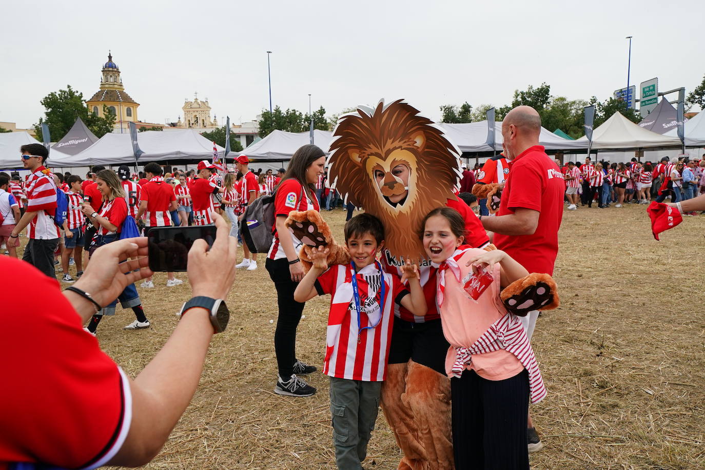 Las fotos de la final: la afición se vuelca con el Athletic en Sevilla