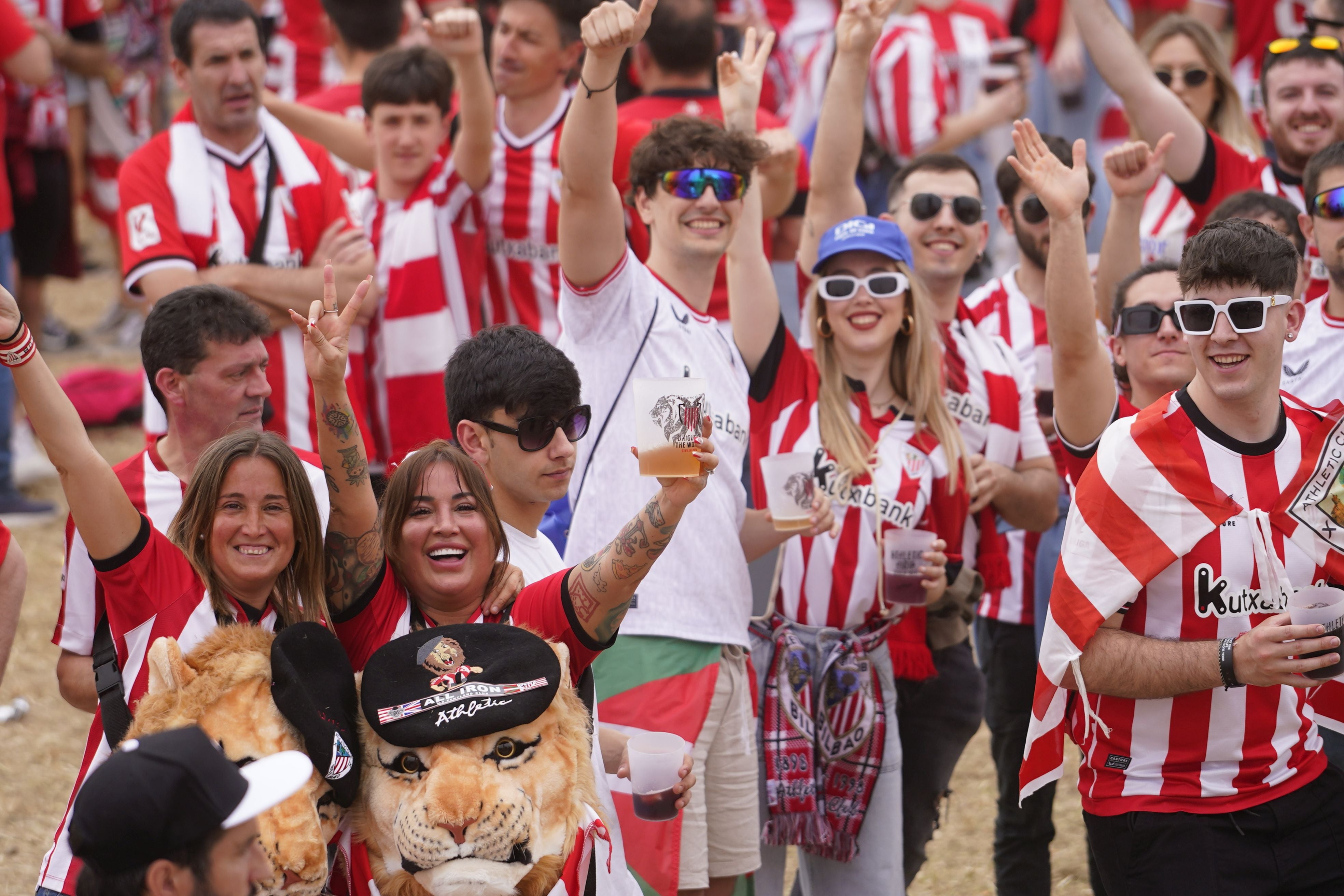 Las fotos de la final: la afición se vuelca con el Athletic en Sevilla